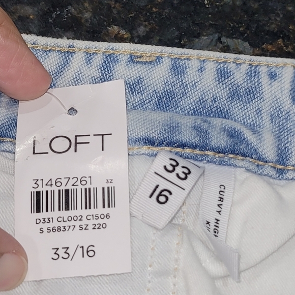 NWT 16/33 LOFT Curvy High Waist Kick Crop Lightwash Denim Jean - Picture 4 of 6